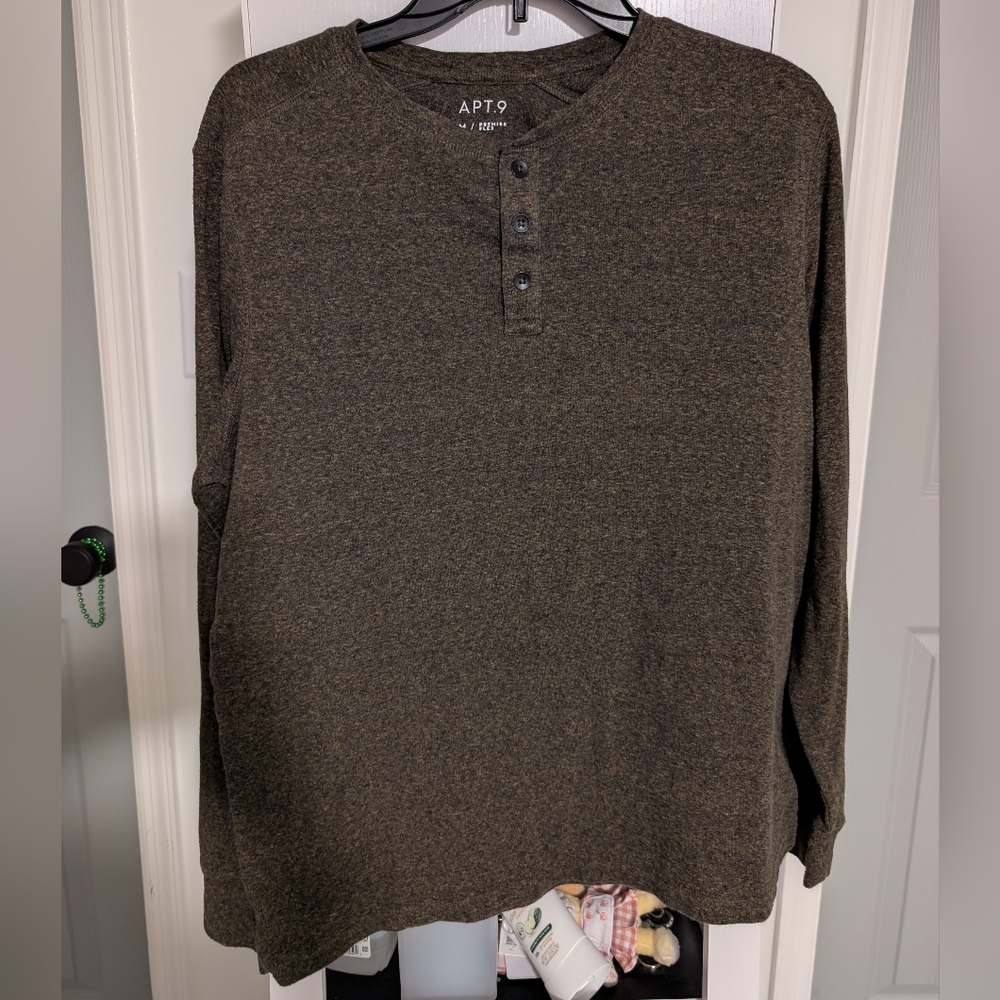 ✨2 For $8✨ Dark Green Long Sleeve Henley